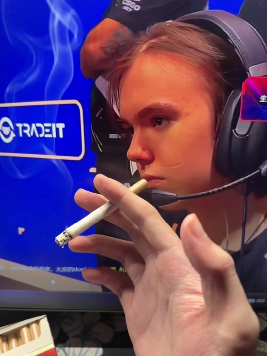 英雄联盟S12小组赛第八日总结：GENG还是第一