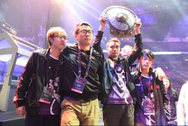 奖牌收割者 s1mple荣膺BLAST秋决MVP奖牌