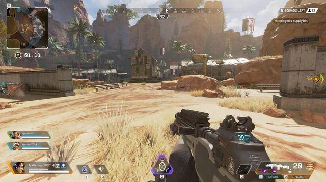 资讯主播躲车里瑟瑟发抖，以为是个菜鸟，结果出来瞬间清场