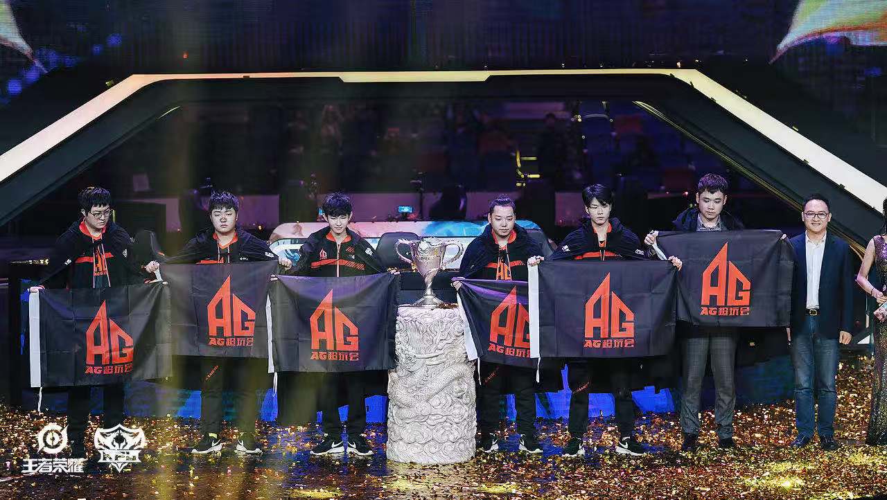 快速抓取！ Top Esports 超级话题粉丝：抓捕兄弟和教练红米尊重并祝福 Tian 抓取剪辑