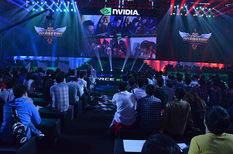 flusha 在 dima_wallhacks 的直播中与 10 个 FACEIT 级别的玩家对战